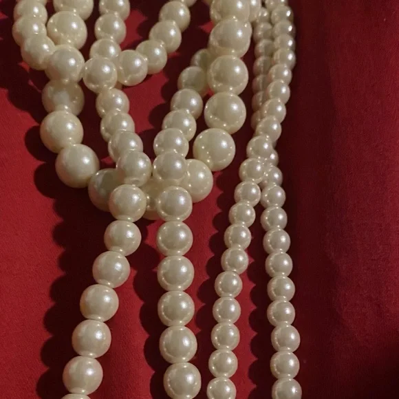 Elegant Cream Pearl Necklace - Picture 2 of 6